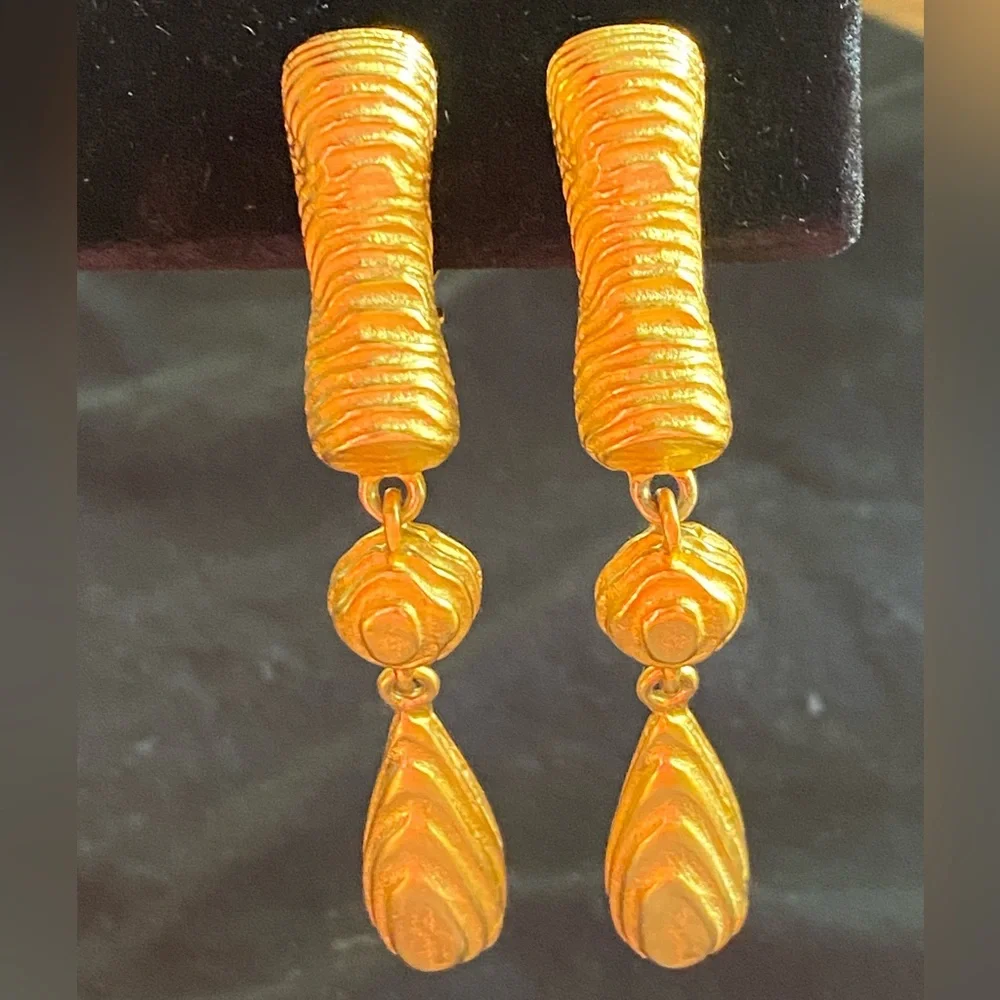 GORGEOUS AUTHENTIC GIVENCHY PARIS LONG HAMMERED EARRINGS - Picture 2 of 12